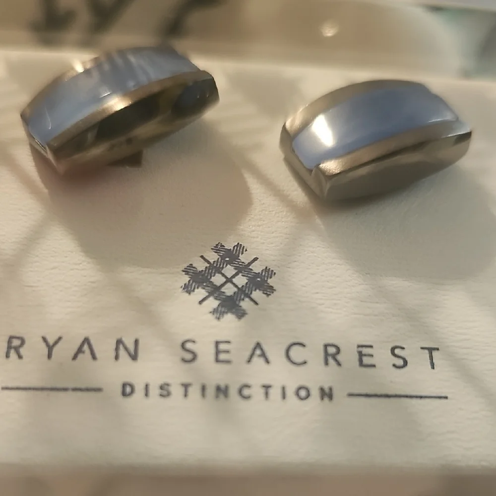 Ryan Seacrest NWT Distinction Blue Cufflinks